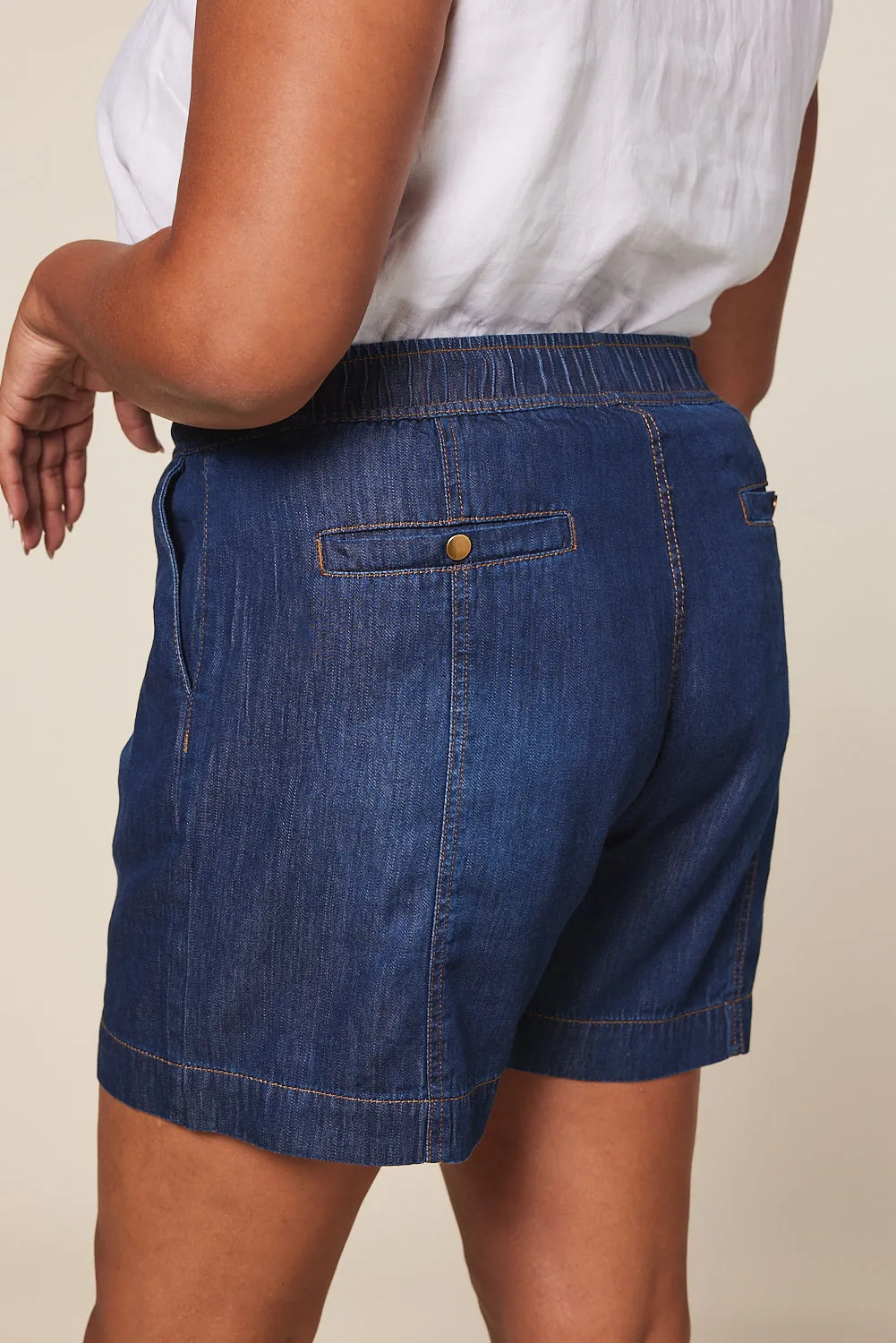 Ali Tencel Shorts in Dark Wash