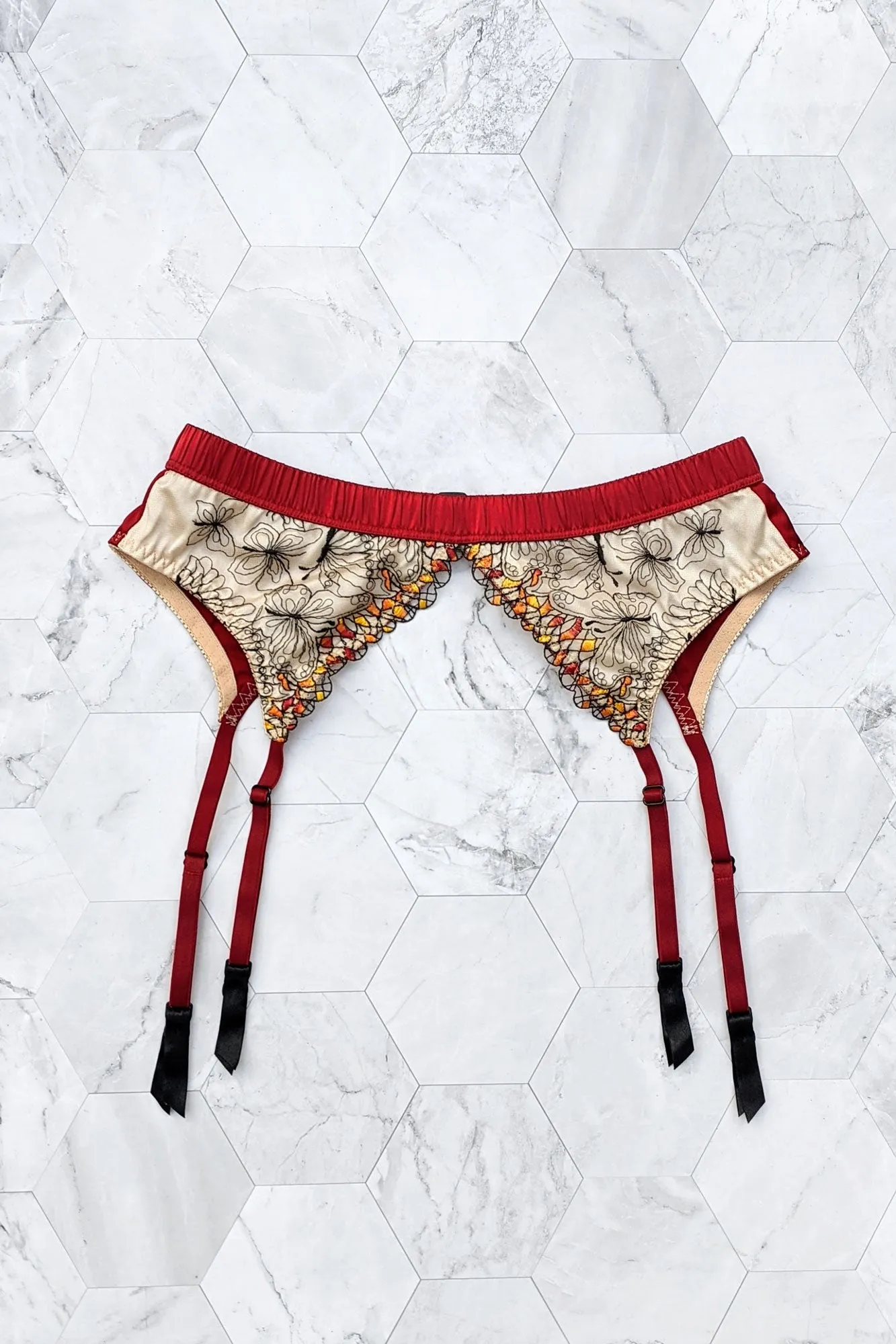 Papillon suspender belt